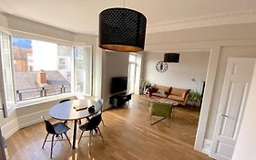 T3 De 73 M2 , Garage , Vue Montagnes Et Chateau